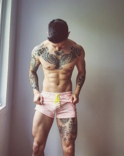 stevotrann:  Panda 🍍 x JJ Malibu  body goals: with nice tattoos 