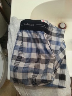 undie-fan-99:  Tonight’s underwear choice is Hanes boxers