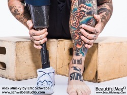 What a wonderful sense of humor! Alex Minsky’s “I’m with Stupid” tattoo pointing to the prosthetic. Serious love for this man!