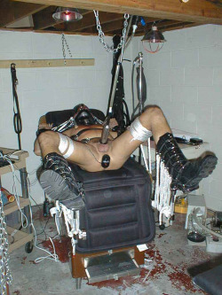 texboylikesit:  leatherslavepup:  I’ve always wanted to be tied to electro and a milker.   (via phillyfunguy-deactivated2011052)