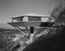 Chemosphere (Malin House), Silver Lake, CA Architect: John Lautner, 1960photo: Julius Shulman