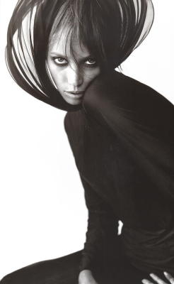 Christy Turlington shot by Mario Testino for  French Glamour, December 1993via: djuna