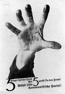 5 Finger hat die Hand. Mit 5 packst Du den Feind! by John Heartfield, 1928