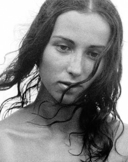 Botticelli Girl Patricia MacBride photographed by Paul Himmel on the shores of Fire Island, ~1951