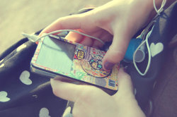 sweetsummers:  hopeeverything:  i want a ipod like that ): (via madaboutkemkem)  