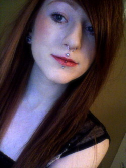 cheap-bliss:  cheap-bliss:  I put on lipstick tonight and the party got shutdown. blahh!   Whaaaoooow throw back to what I looked like when I first started using tumblr bahaha.
