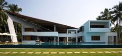 ncsreyes:  architectureblog:  iindia:  giorgiovee:  The Cliff House by Khosla Associates Khosla Associates have designed the Cliff House in Chowara, a fishing village in Kerala, India. (via) Project Credits: Architects : Khosla Associates Project Team: