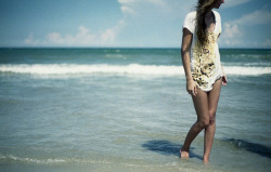 causeeveryhelloendswithagoodbye:  iletlovein:  -inspired:  Beach Baby (by novembers decay)   