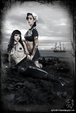 fuckyeahnerdpr0n:  darkunicornphotography:  Sailor Susie and the dark MermaidModels: Sailor Susie, Katayna Star  topless mermaid