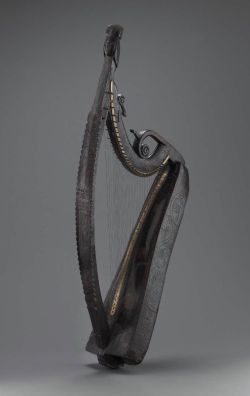 artemisdreaming:  Harp (cláirseach)1734John Kelly, Irish, active 1726–1736 IrelandHeight 167.8 cm, width 78.6 cm, depth 33.4 cm (Height 66 1/16 in., width 30 15/16 in., depth 13 1/8 in.)Willow, brassInscriptions: Incised on pillar: MADE - BY