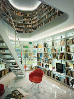 sarahhhhhhh:  micasaessucasa:  Charming Residence in White and Pink: L House  this is want i want my library in my house to look like :] 