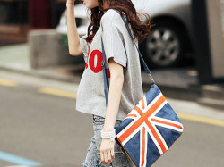 Ayu,look at the bag!!! Your favourite ♥