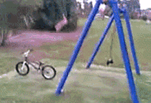  O que você vê nesse gif? Pessoas normais: Um rapaz muito foda subindo na bicicleta com estilo!  Eu: Quando o rapaz ta no balanço ele ta de camiseta rosa, e quando cai na bicicleta a camiseta fica preta!!!  