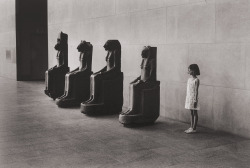 Metropolitan Museum of Art, NY photo by Elliott Erwitt, 1988