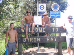 i-like-girls-who-eat-carrots:  b-o-h-o-k-i-d-s:  welcomes dont get better than this   byron bay is amazing