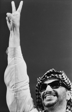 scanzen:  Yasser Arafat, leader of the PLO, in Algiers, Algeria, 1974. Photo: Harald Schmitt (Germany). World Press Photo 1974, Organized News, 3rd prize. 
