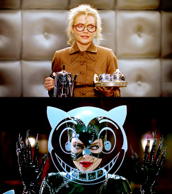 missveryvery:  kylahsnaps:  Adorable ♥  oh god, batman returns ; ; my favorite. “how can you be so mean to someone so meaningless”  Batman Returns (1992) Tim Burton Yes! VV makes me swoon with Tim Burton Batman quotes! This is my favorite incarnation
