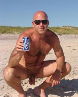 guyzbeach:  Follow “guyzbeach” for other pics of real men in nude beaches ! 