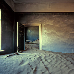 hrtbps:  Kolmanskop is a ghost town in southern Namibia, a few kilometres inland from the port of Lüderitz. In 1908, Lüderitz was plunged into diamond fever and people rushed into the Namib desert hoping to make an easy fortune. Within two years, a