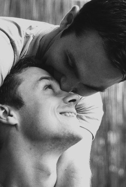 forksmistyrain:  herdirtylittleheart:  Happy happy happy Pride. sirtaylorthenude:  Positive-Representation-of-Homosexual-Relationships picture of the day.   i know its the softer side of what Daddy wants, but this is too damn sweet..  reminds me of the