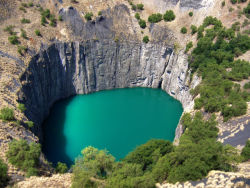 robotindisguise:  Big Hole An open-pit and underground mine in Kimberley, South Africa, and claimed to be the largest hole excavated by hand. From mid-July 1871 to 1914 up to 50,000 miners dug the hole with picks and shovels, yielding 2,720 kilograms