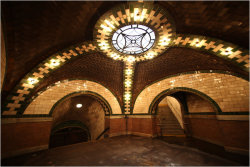 blahblahblahcoyotes:  The mezzanine at the City Hall subway stop. The herringbone tile on the vaulted ceiling is the trademark of Guastavino. Guastavino mastered a method of using tiles and mortar to create arched or vaulted ceilings. Marvel at a spectacu