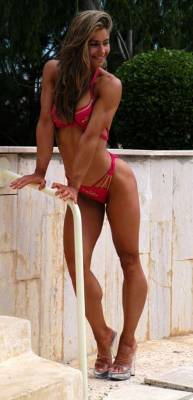 mybeauty-inprocess:  GORGEOUS,thats i ‘ll said.her core,her muscles.amazing.! 