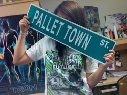 fypblog:  Hey everyone! I’m currently cleaning out my dorm, and I just noticed my extra “PALLET TOWN ST.” sign. Since I already have one, I’ve decided to give this one away.  All you have to do is follow http://fypblog.com/ and reblog ONCE.