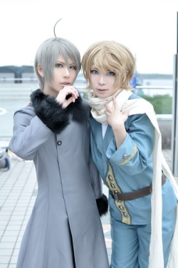 kiralyszag:  sanguinehero:  autopsyturvey:  krystal-tsuki:  wash-the-dishes:  hokaidoplanet:  Male!Belarus and Male!Ukraine cosplay~ love nyotalia &lt;3    Those are actually really good. :o  The cosplays are fabulous but NGL theres something spooky and