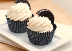 prettygirlfood:   @adorablebipolar Cookies &amp; Cream Cupcakes from Annie’s Eats For the cupcakes: 24 Oreo halves, with cream filling attached 2¼ cups all-purpose flour 1 tsp. baking powder ½ tsp. salt 8 tbsp. unsalted butter, at room temperature 1 2/3