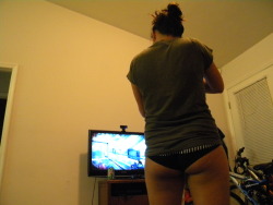 gamerchicks:  Playing Killzone 3 with my Playstation Move Sharpshooter. :D Thanks boomtastic for the great submission!