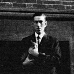 the-quasar-hero: lostqueenofhoshido:  lostqueenofhoshido:  wynterroseskye:  wynterroseskye:   sighinastorm:   robloxgf:  robloxgf:   greatpostsonline:   lovecraft and his cat n-… nnnnn-… ummm…his cat’s name was uhhhh… this is a picture of HP
