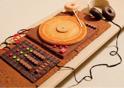 ffoodd:  Cake Turntables (by Pola Droid) 