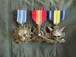 gamefreaksnz:  Warhammer 40k Style Medals of Honor (by Renquist von Reik) Each is crafted out of cold cast  brass, but they are also available in silver or bronze finish so you can  have gold, silver, bronze for 1st, 2nd, and 3rd place awards at your