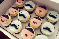 cupcakeandmacaron:  Mustache Cupcakes 