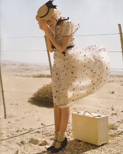 love-yours-truly:  Tim Walker and Agyness Deyn for Vogue  dioooooos