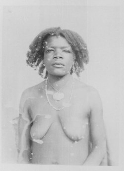 vintageblackbeauty:  Luanga, 27 ans, née à Quipeio circa 1889 