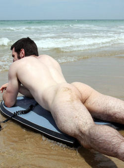 badboytazz:  Perfect day and weekend for a nude day at the beach 