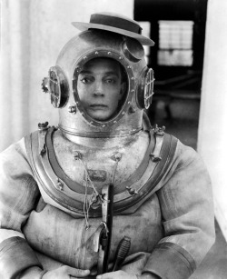 Buster Keaton on the set of Navigator, 1924 via: Doctormacro