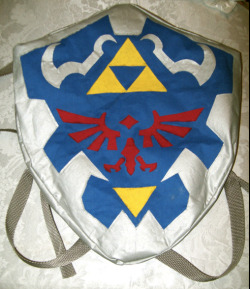 ivegotthemeanreds:  Hylian Shield backpack. OHMYGOODNESS.  Can I just have this right now, please? 