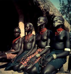 indieporn:  Nuba; Sudan 1949ph: George Rodger 