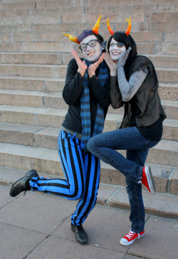 bitch-english:  niquiusbutts:  dualscar:  tubbsen:  anniilaugh:  Wwee, let’s take a cute photo togeth—-FUCK SHIT THAT TIME BRAT AGAIN RUINING MY PERFECT PHOTOS!!! …totally in character. :,D Vriska - anniilaugh(me), Eridan - caspiainen, Dave - Kai,