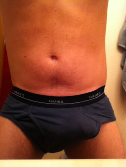 hornyboyatcollege:  I love that you can see the outline of my cock head.  So do I. Hnnng, hanes.