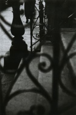 liquidnight:  Saul Leiter Walking, circa 1948 From Saul Leiter (Photofile) 