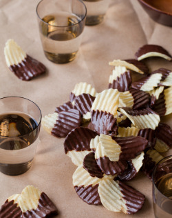virtutethecat:  gastrogirl:  chocolate covered potato chips.  Chocolate covered potato chips are like the yummiest ever 