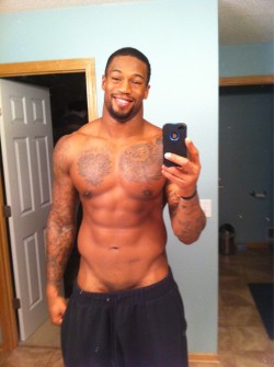 letmeholdthatforya:  Ray Edwards keeps getting closer and closer to showing us the whole package….  #DamnTease 