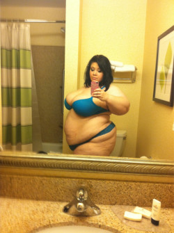 mcflyver:  Hot fat girl   nice big fat titties