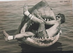 fuckindiva:  Steven Spielberg on the set of Jaws 