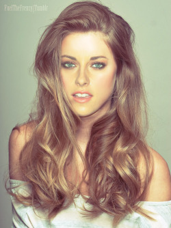 littlebubbledesires:  will reblogged this because kristen stewart is so fuckin gorgeous in this photo ^^^agreee! 