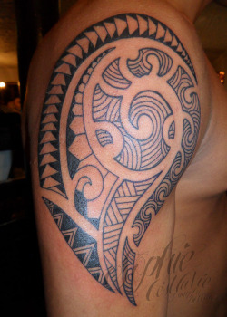 fuckyeahtattoos:  Maori Inspired Tribal tattoo by Sophie C’est la VIe made @8 of Swords Tattoo in Brooklyn NY. www.sophiecestlavie.com  omg I want a tattoo so badly it hurts.  I&rsquo;m so ready for the pain of getting an actual tattoo that I am having
